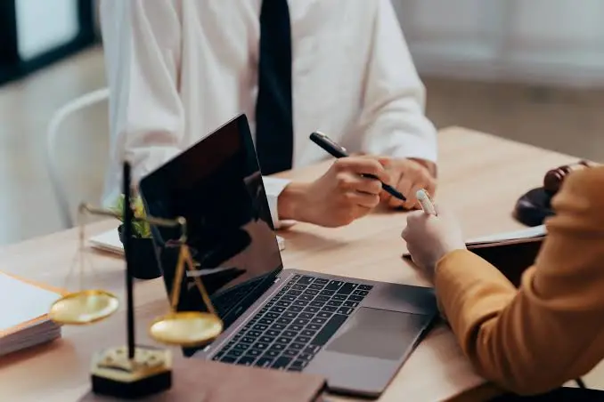 Legal drafting services in Dubai for contracts and business agreements